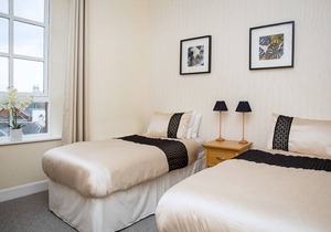 Prestwick Town Centre Stunning Flat for holidays and corporate lets