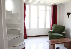 Pretty DUPLEX medieval city center!