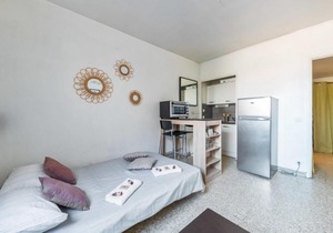 Quiet and luminous studio near Marseilles Old Port Welkeys