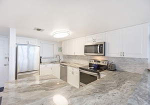Quiet Beachside Condo - Pickleball - Heated Pool - Fitness Room - No Drive Beach