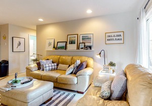Quiet, single-level condo with a pool, fast WiFi, central AC, & a washer/dryer
