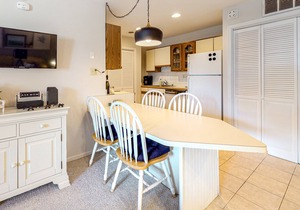 Quiet, single-level condo with a pool, fast WiFi, central AC, & a washer/dryer