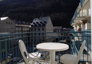 Quiet Studio Cabin, Parking, Balcony, Pets Allowed - 4 Pers. in Bagnères-de-Luchon