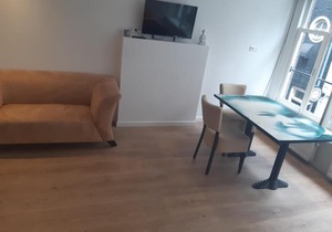 RED LIGHT DISTRICT COZY APARTMENT