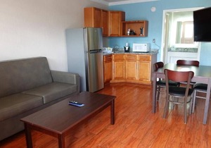 Relax and Unwind! 2 Comfortable Units, Free Breakfast & Parking!