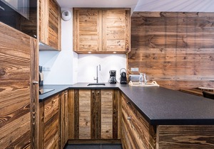 Renovated Apartment · Near Center · Ski-In/Ski-Out · South-Facing Balcony