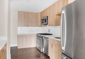 Roomy Crystal City 1BR w/ Gym & Concierge, steps to Metro, by Blueground