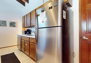 Rustic Home, Quiet Location. Near Bike Trails & Lakes Basin. Hot Tub On-site