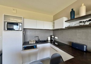 Seafront apartment, 2 bedrooms, pool, parking, pets allowed