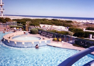SeapointeVillage oceanview-Exceptional Ocean&Main pool views-free WIFI - 1BR+den