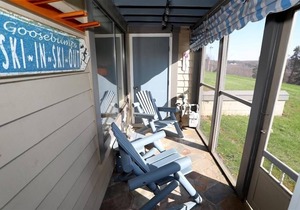 Seven Springs 1 Bedroom Premium Condo, Ski In/Ski Out by RedAwning