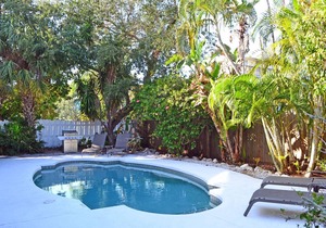 Siesta Key Beachside Vacation Rental W/Heated Pool – Walk to Beach and More