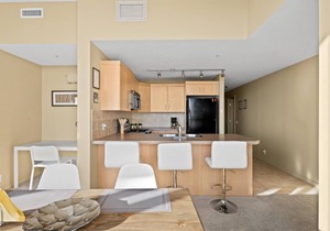 Simply Comfort. Trendy 2Br Apartment Downtown Parking