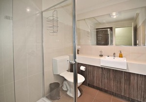 Single Room w/ Private Bathroom in Brunswick!