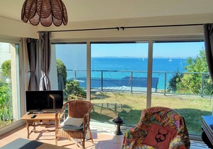 Single-storey house with sea view, 2 stars, with garden, pedestrian walkway, parking