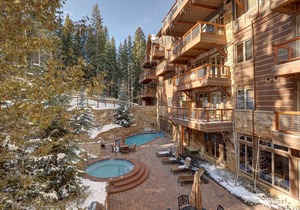 Ski-In Condo with Access to Sauna, Pool + Hot Tub