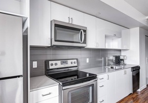 Sleek Bellevue 1BR w/BBQ, Gym, W/D, near Spring District, by Blueground