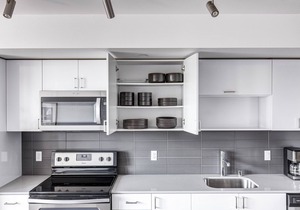 Sleek Bellevue 1BR w/BBQ, Gym, W/D, near Spring District, by Blueground