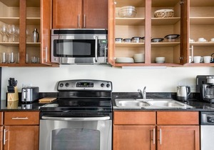 Smart Loop Studio w/Pool, Gym, nr. Merchandise Mart & L, by Blueground