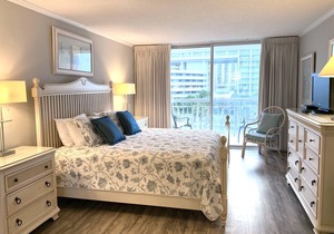 South Hampton 305-Bathrooms Recently Updated