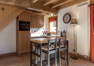 Spacious apartment for 10 with pool, spa, and parking in Saint-Martin-de-Belleville