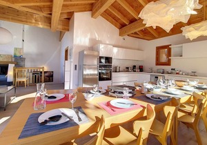 Spacious chalet with sauna, slope access, Wi-Fi and parking