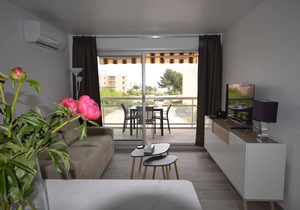 SPACIOUS 2 PIECES CROSSING Ideal for 1 couple and 2 children