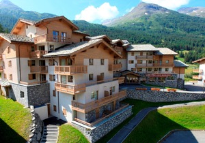 Spacious 6-person apartment on slopes with wifi and parking