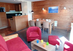 Spacious apartment for 8 with balconies and lift access