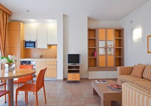 Spacious apartment Long Stay Rome Area I Triangoli with garden in the backyard