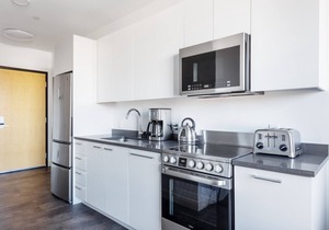 Spacious Central Square Studio w/Doorman, near T Stop