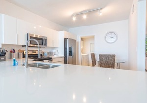 Spacious condo with beautiful water views | WIFI 100+ Mbps