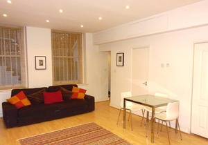 Spacious, eco-friendly studio apartment in a great location in Earl's Court.