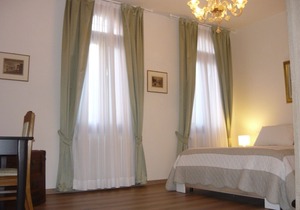 Spacious, luxury, bright apartment, easy to reach, with WiFi and Air Cond.