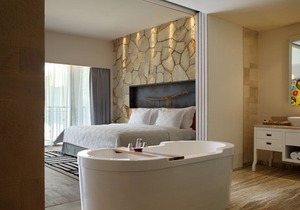 Spacious Modern Suite with Free Minibar Items (T Sand Suite11)