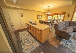 Spacious Townhome | 4BR + Lake & Summer Fun