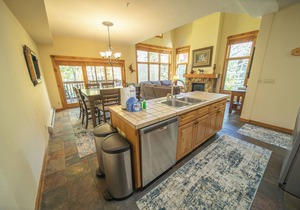 Spacious Townhome | 4BR + Lake & Summer Fun