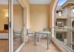 Studia Florenza Khamsin