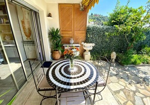 Studio apartment with a little terrace and a panoramic view, very close to the old town