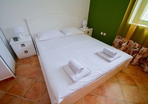 Studio Apartment With Garden View