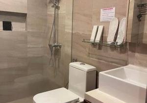 Studio Service Apartment 2guests allows stay up to 5guests 19055