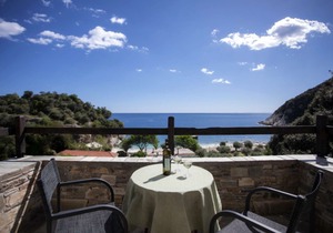 Studios for 3 adults or 2 adults + 2 children with balcony or terrace with panoramic sea view