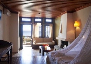 Studios for 3 adults or 2 adults + 2 children with balcony or terrace with panoramic sea view