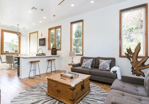 Stunning 2-Bedroom Home near Downtown Culver