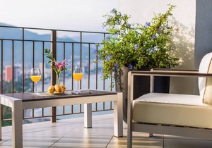 Stunning bay views beachfront 25th floor condo