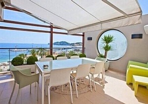 Stunning beachfront Villa With Sea Views In The Heart Of St Jean Cap Ferrat