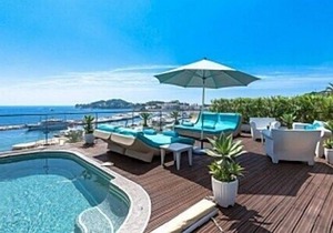 Stunning beachfront Villa With Sea Views In The Heart Of St Jean Cap Ferrat