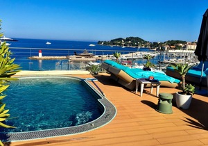 Stunning beachfront Villa With Sea Views In The Heart Of St Jean Cap Ferrat