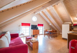 Stylish holiday apartment in a manor house on Lake Plauer