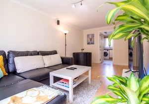 Stylish & Serene 2 Bedroom Apt - Free Parking!